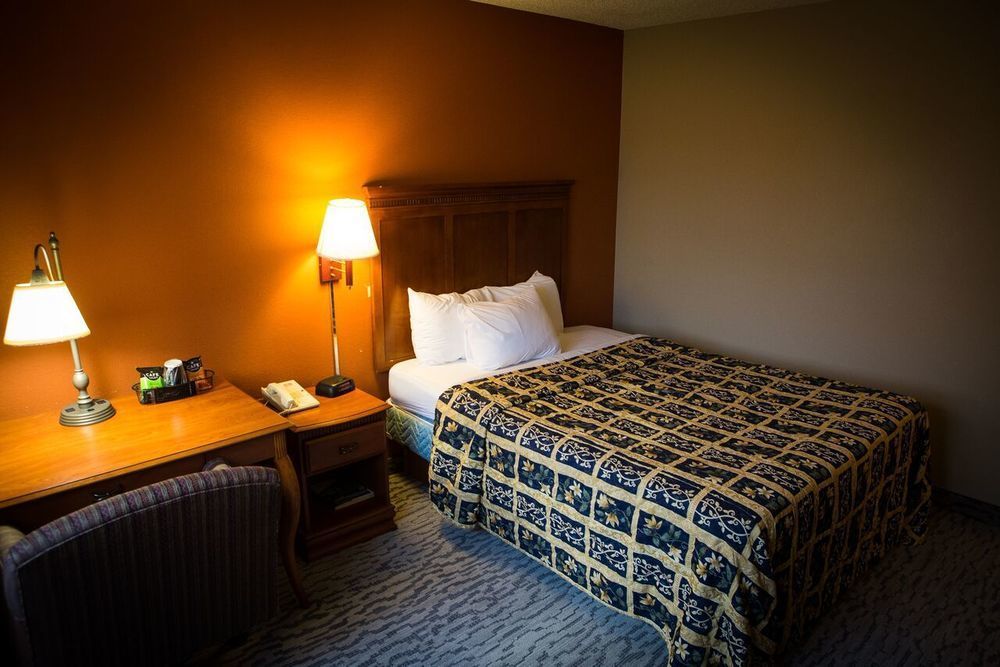Regency Inn & Suites Anoka Kültér fotó